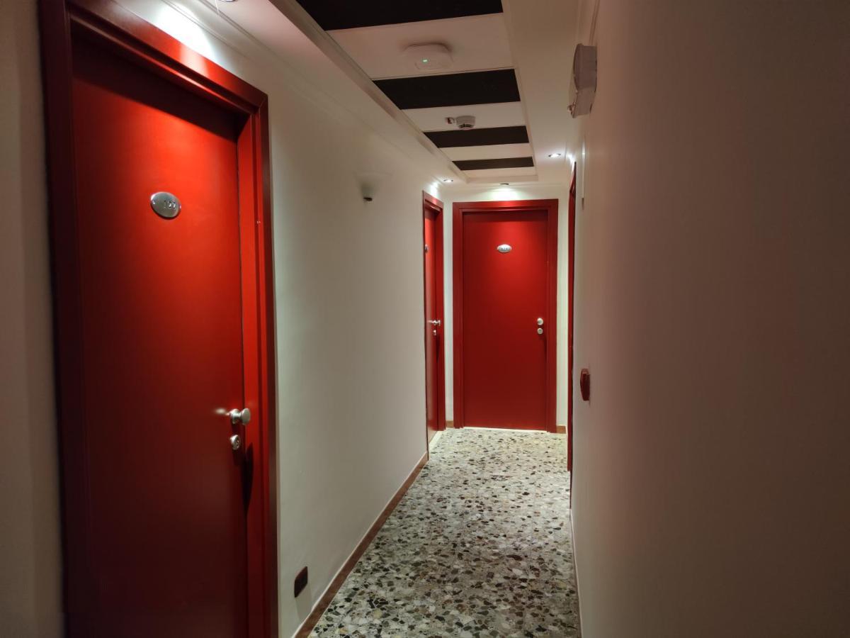 Alex & Lorenz Hotel ตอร์วายานีกา ภายนอก รูปภาพ