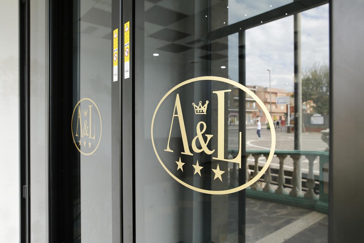 Alex & Lorenz Hotel ตอร์วายานีกา ภายนอก รูปภาพ