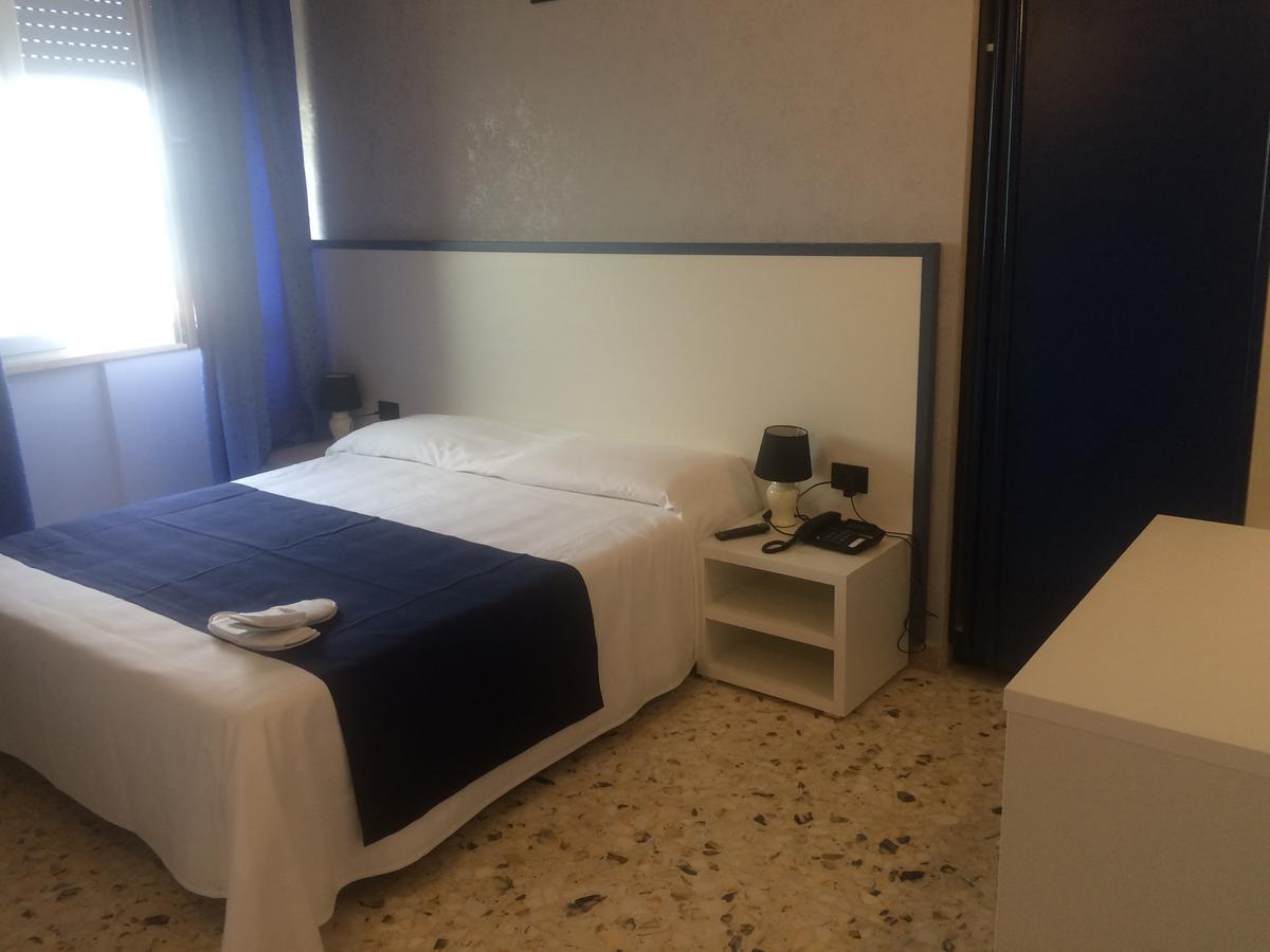 Alex & Lorenz Hotel ตอร์วายานีกา ภายนอก รูปภาพ