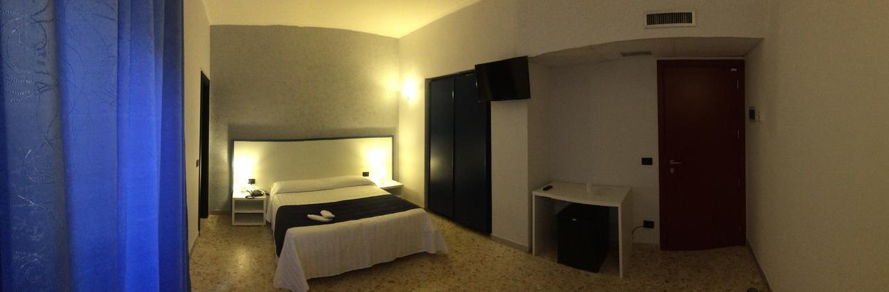 Alex & Lorenz Hotel ตอร์วายานีกา ภายนอก รูปภาพ