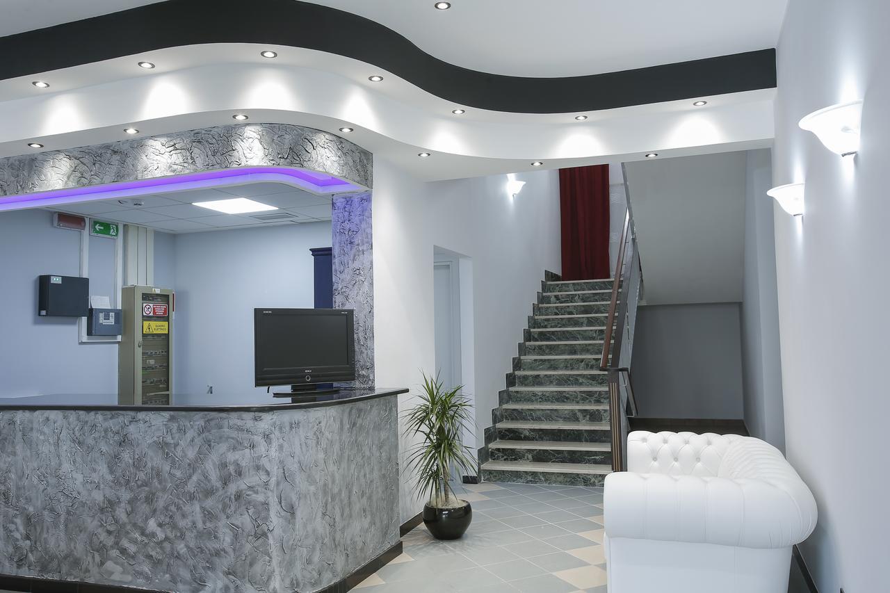 Alex & Lorenz Hotel ตอร์วายานีกา ภายนอก รูปภาพ