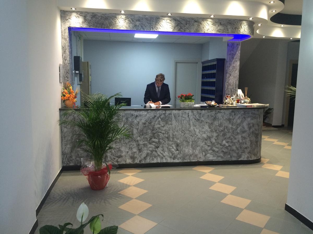 Alex & Lorenz Hotel ตอร์วายานีกา ภายนอก รูปภาพ