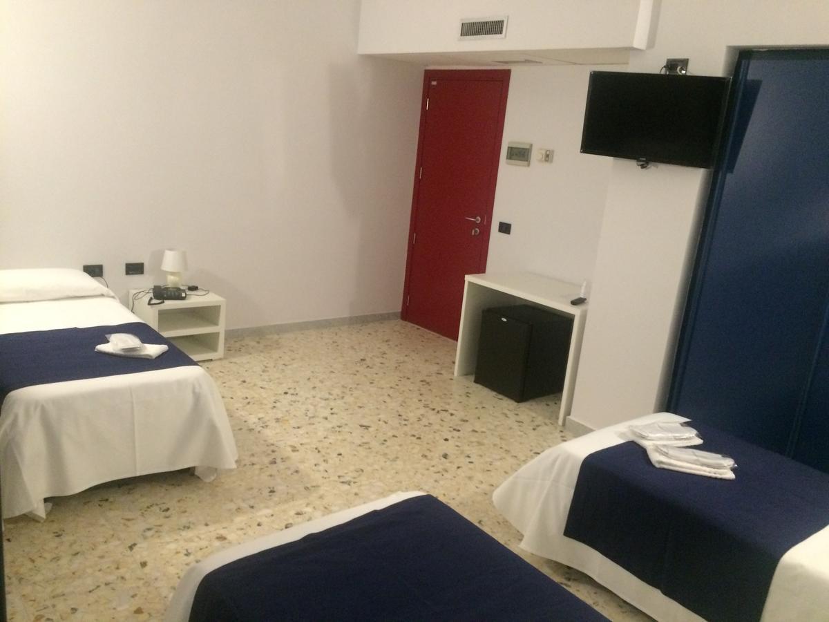 Alex & Lorenz Hotel ตอร์วายานีกา ภายนอก รูปภาพ