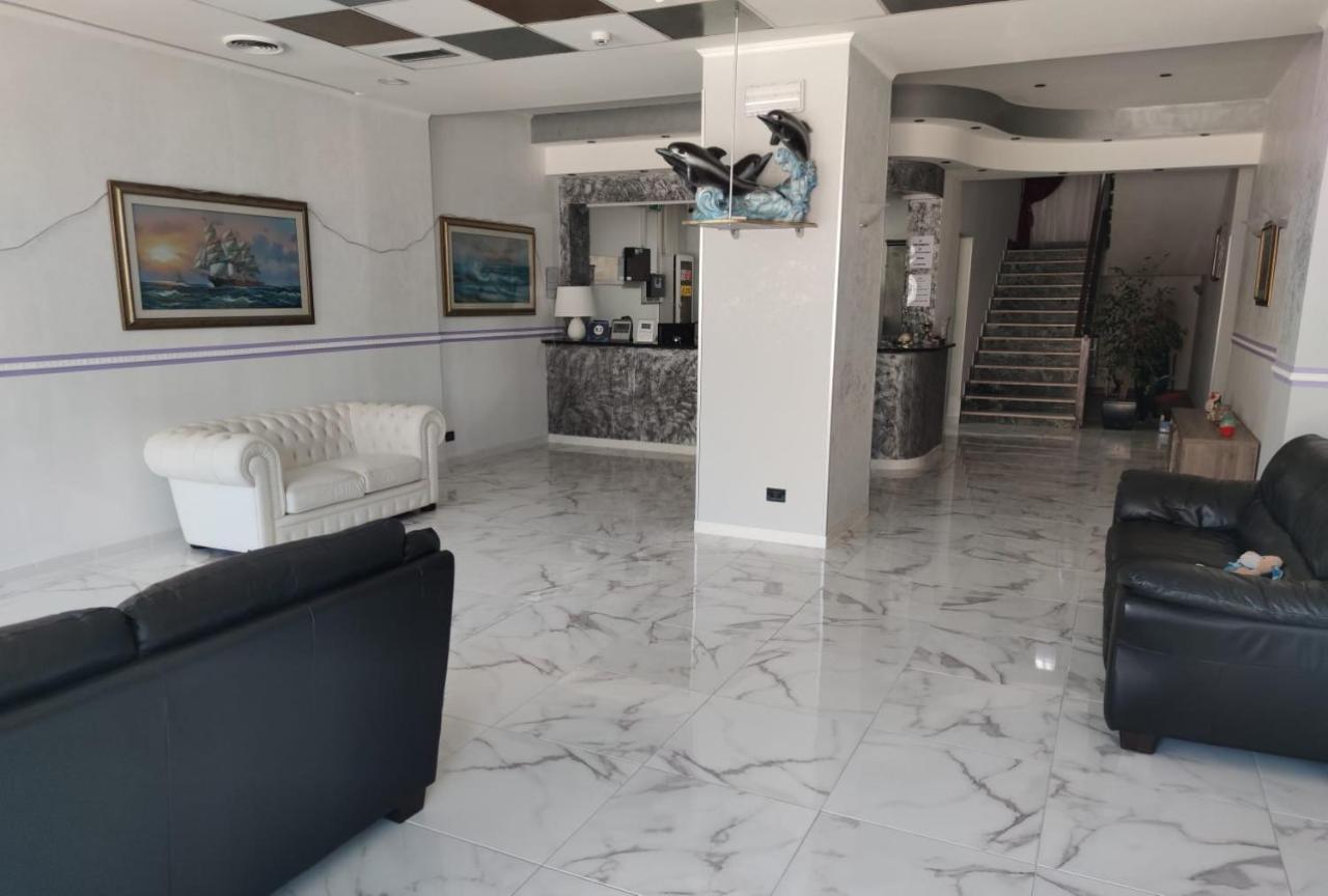 Alex & Lorenz Hotel ตอร์วายานีกา ภายนอก รูปภาพ