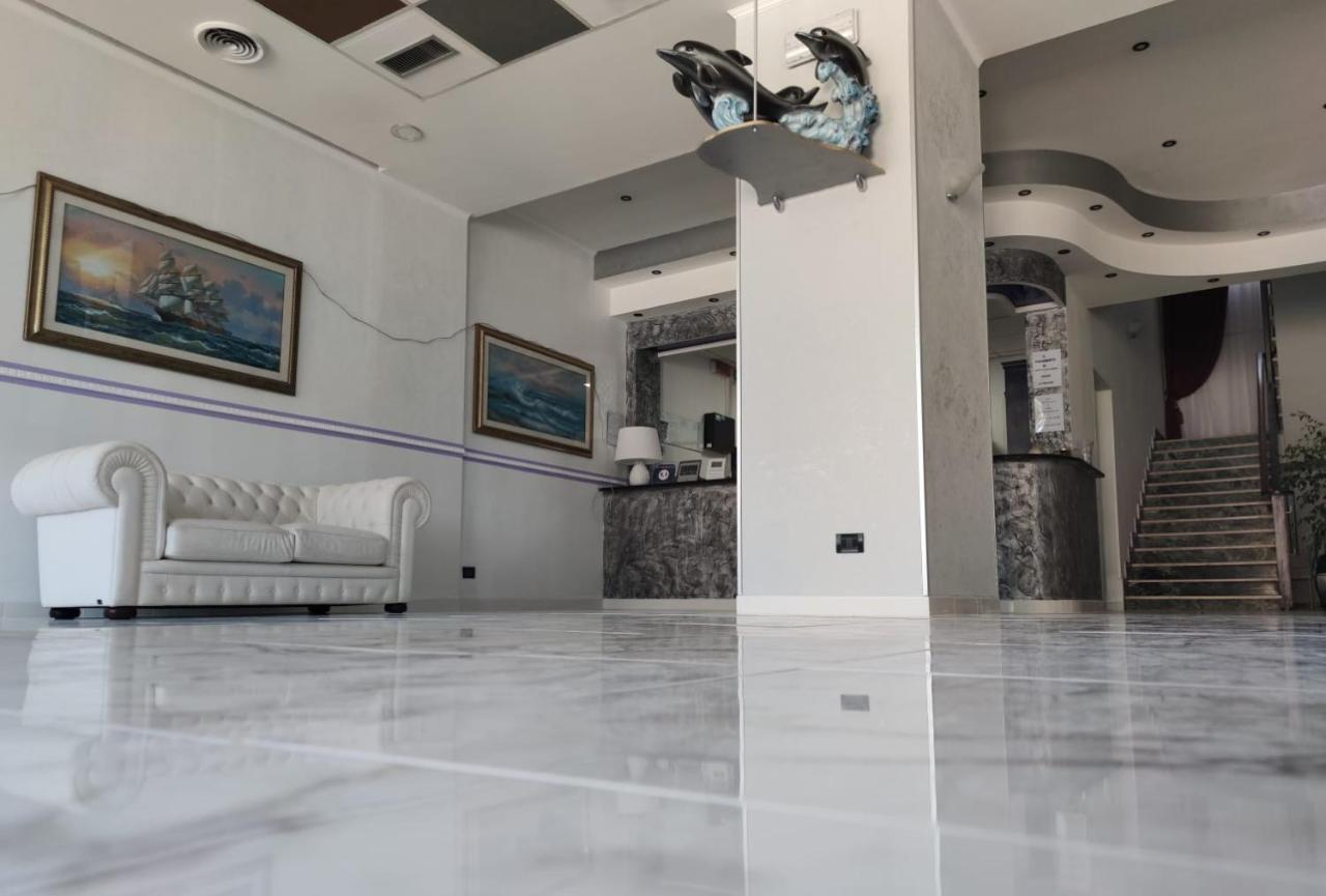 Alex & Lorenz Hotel ตอร์วายานีกา ภายนอก รูปภาพ